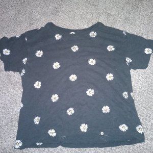 Cropped thin black daisy short sleeve shirt 🙈